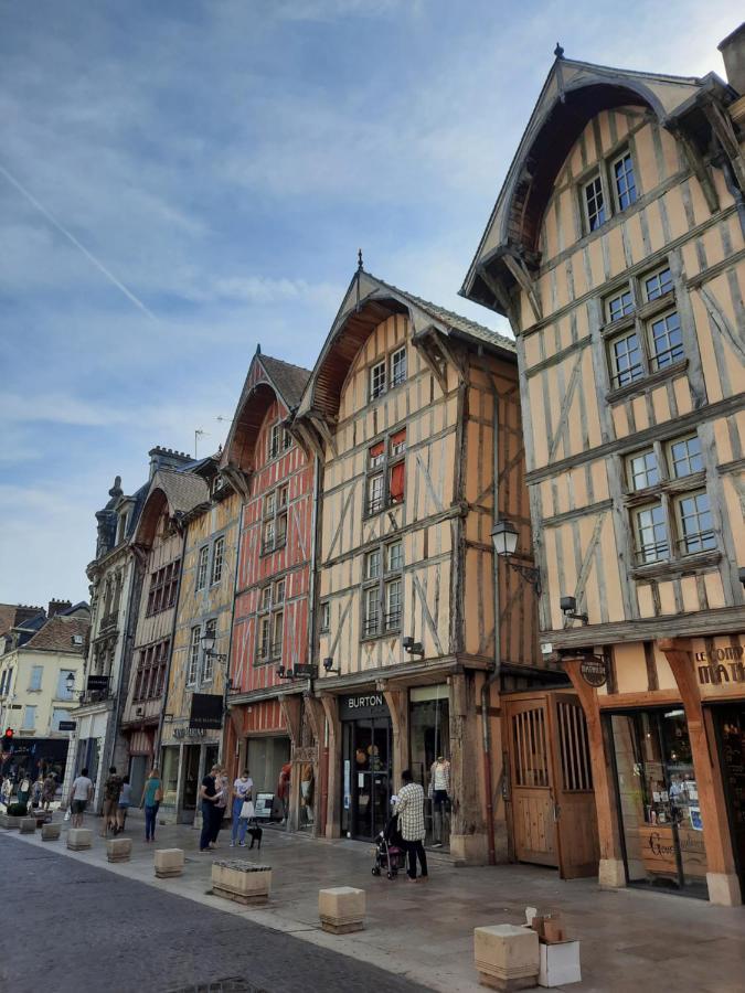 Appartement 70M² 3 Chambres Avec 3 Lits 2 Places Troyes Exterior foto